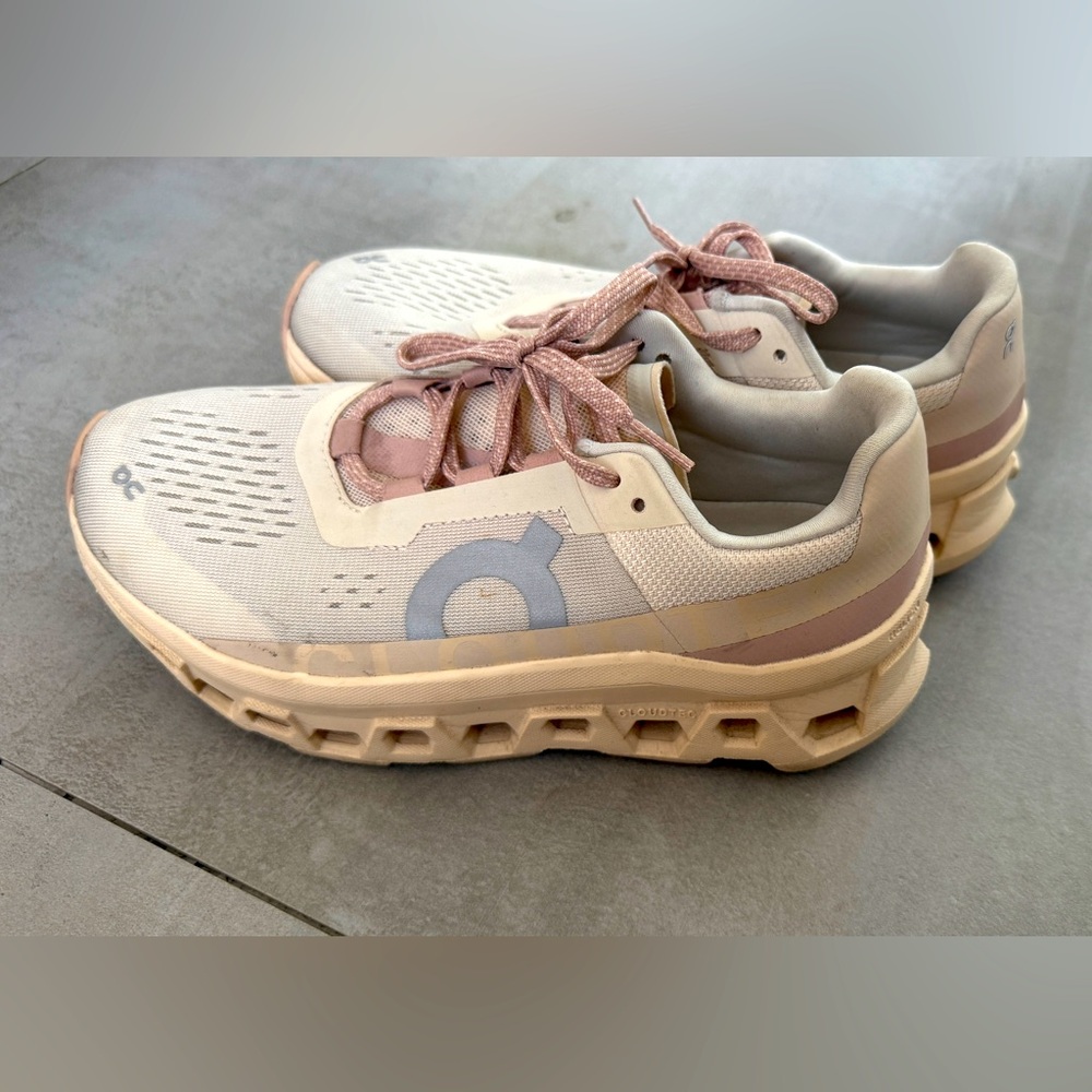 ON running cloud monster size 7.5 women